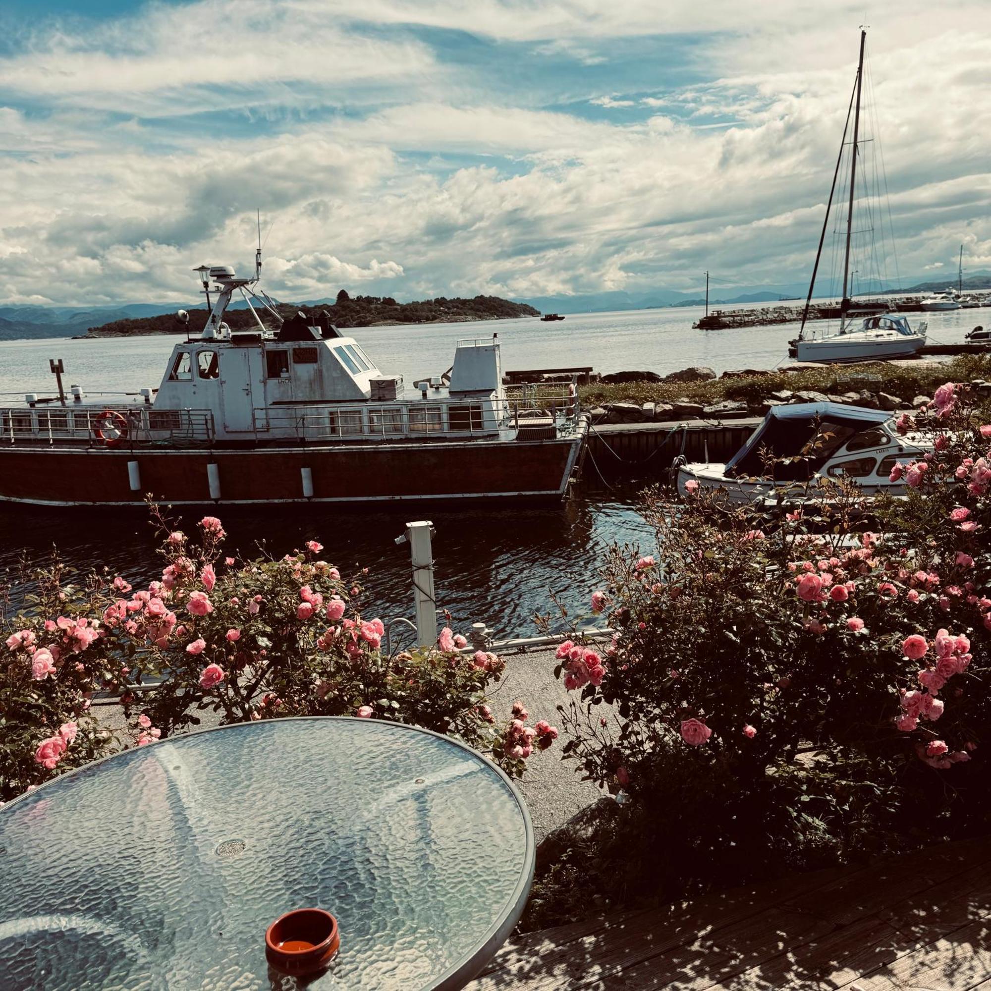 Sjoberg Hotell Og Ferie Leiligheter Østhusvik Zewnętrze zdjęcie